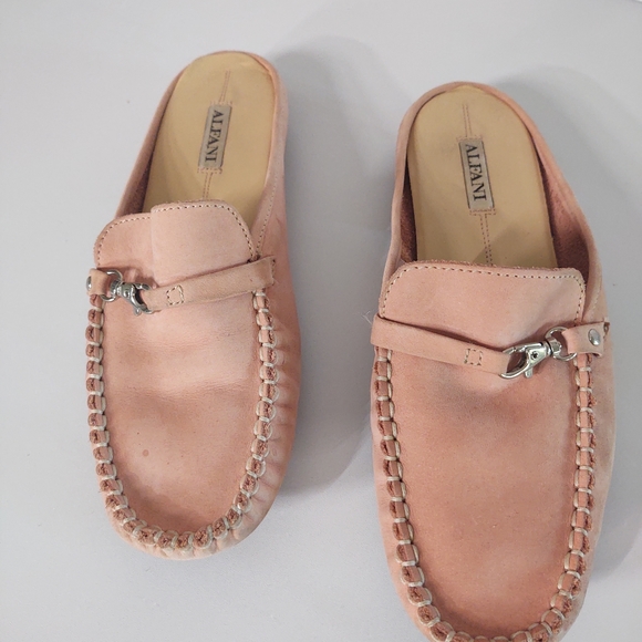 Alfani Shoes - 🛍️*4/$25 Pink Alfani with Minor Wear &Tear slides